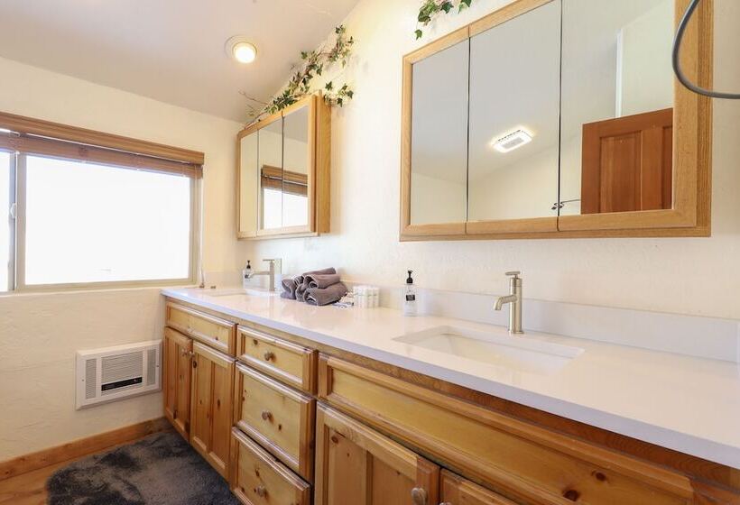 Brian Head Cabin Minutes From Slopes W/ Game Room!