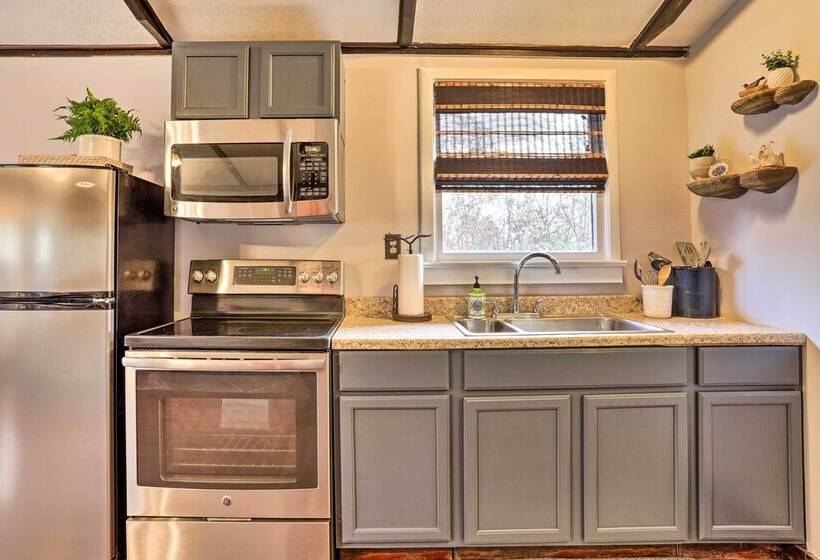 Calming Shenandoah Valley Cabin W/ Hot Tub!