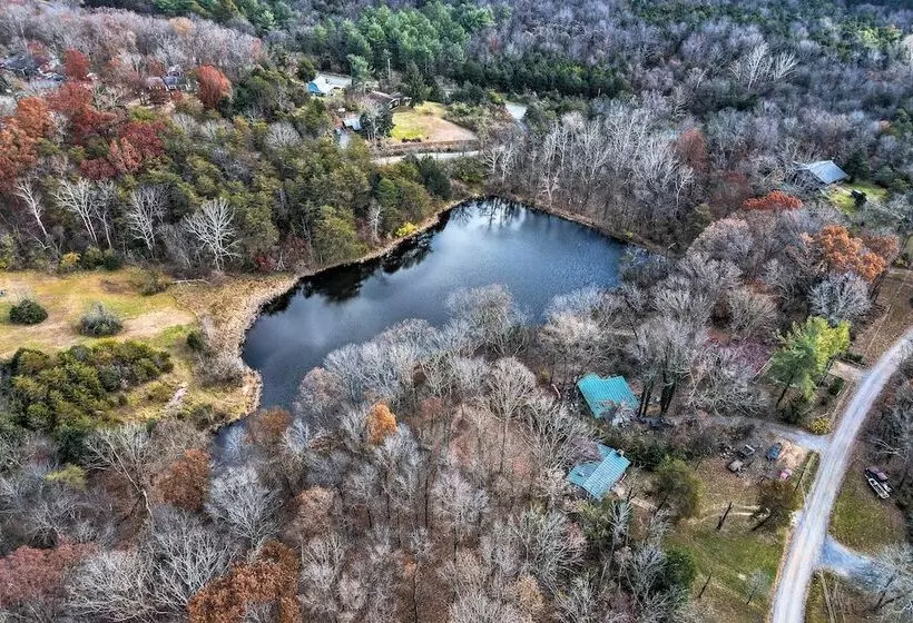 Calming Shenandoah Valley Cabin W/ Hot Tub!