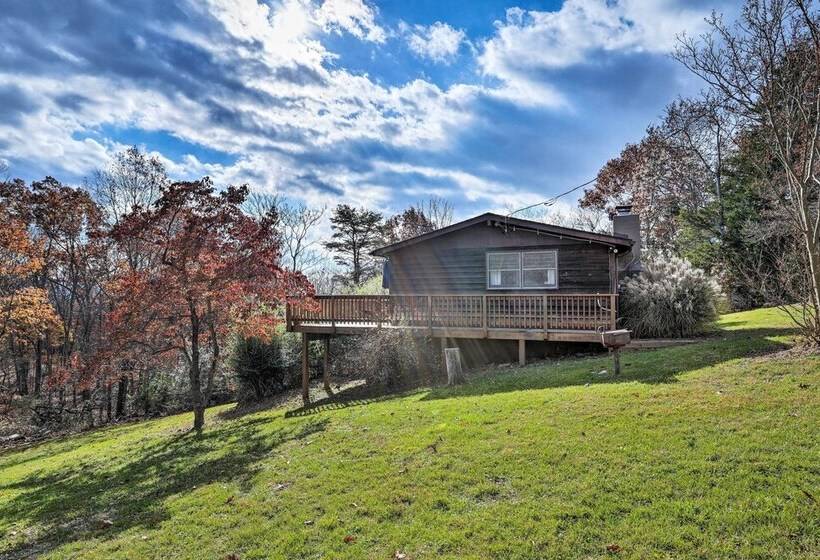 Calming Shenandoah Valley Cabin W/ Hot Tub!