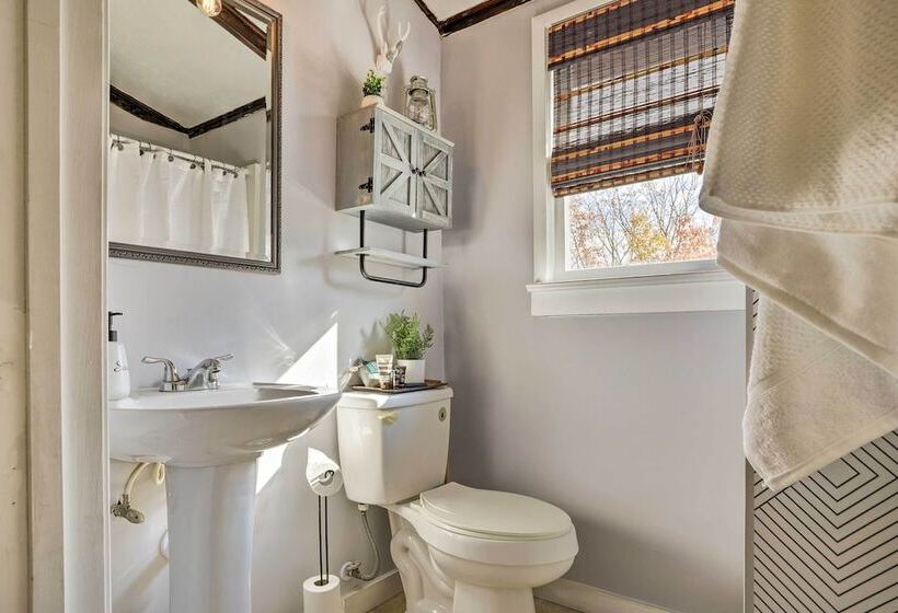 Calming Shenandoah Valley Cabin W/ Hot Tub!