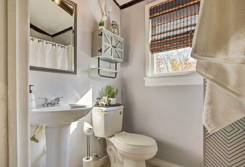 Calming Shenandoah Valley Cabin W/ Hot Tub!