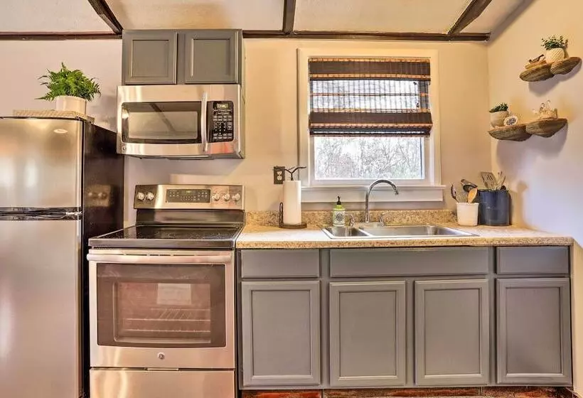 Calming Shenandoah Valley Cabin W/ Hot Tub!