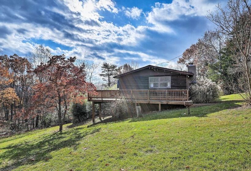 Calming Shenandoah Valley Cabin W/ Hot Tub!