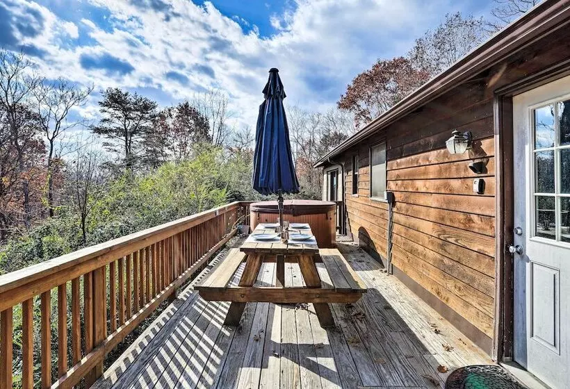 Calming Shenandoah Valley Cabin W/ Hot Tub!