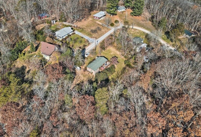 Calming Shenandoah Valley Cabin W/ Hot Tub!