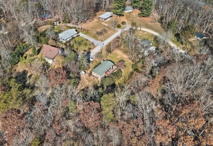 Calming Shenandoah Valley Cabin W/ Hot Tub!