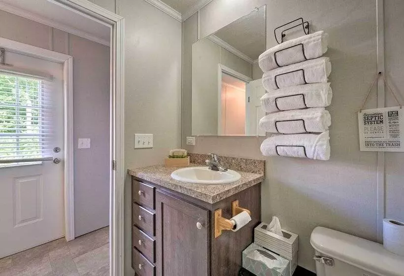 Cassopolis Cabin W/ On Site Fishing Pier!