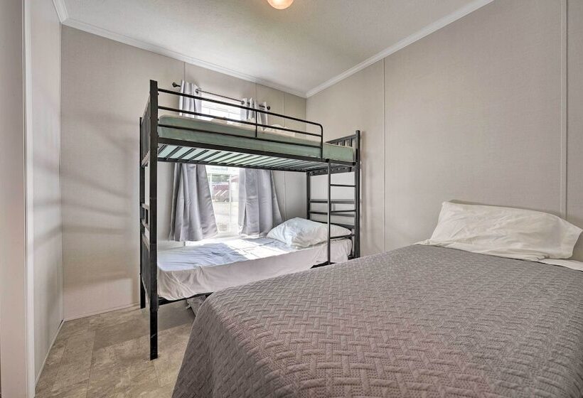 Cassopolis Cabin W/ On Site Fishing Pier!