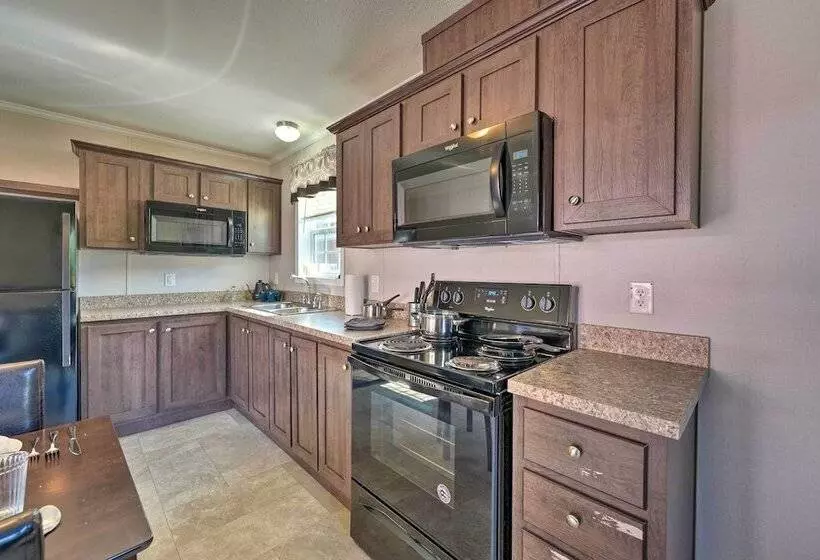 Cassopolis Cabin W/ On Site Fishing Pier!