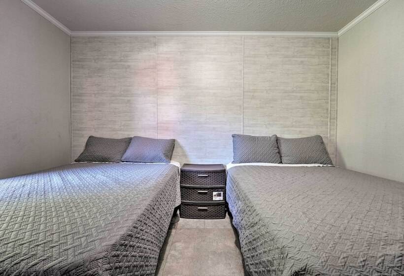 Cassopolis Cabin W/ On Site Fishing Pier!