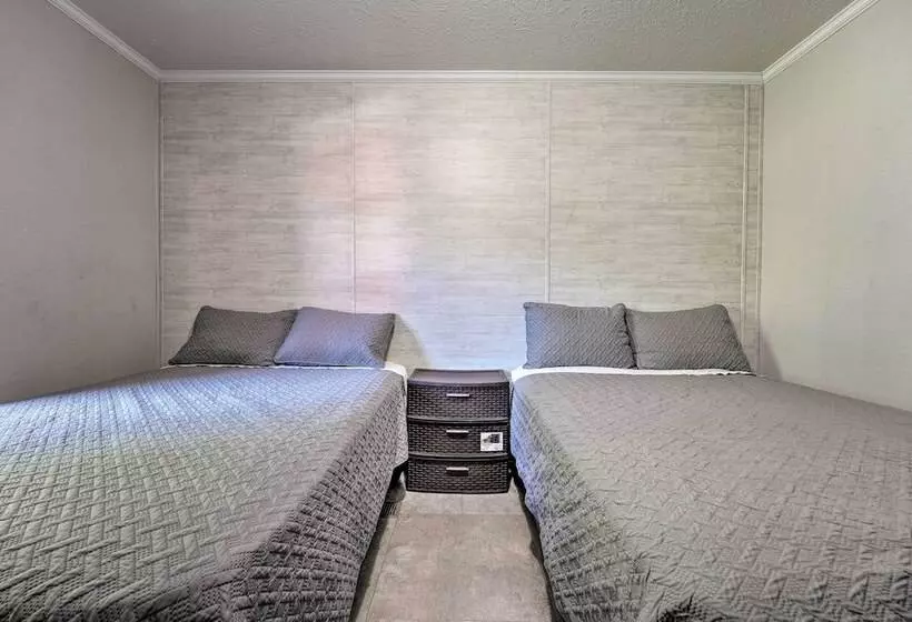 Cassopolis Cabin W/ On Site Fishing Pier!