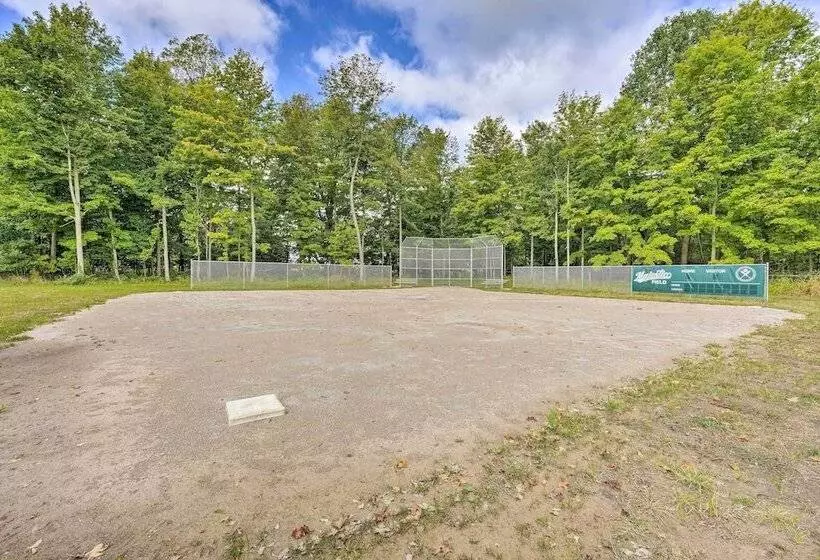 Cassopolis Cabin W/ On Site Fishing Pier!