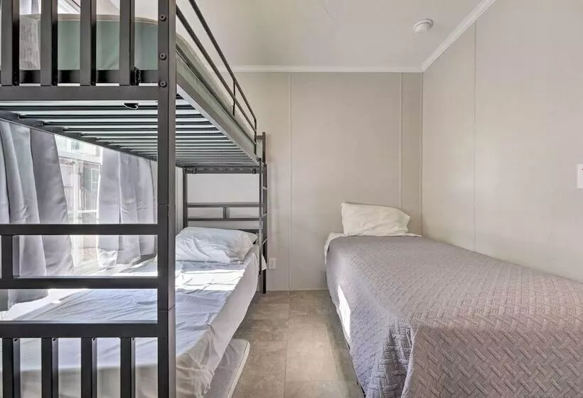 Cassopolis Cabin W/ On Site Fishing Pier!