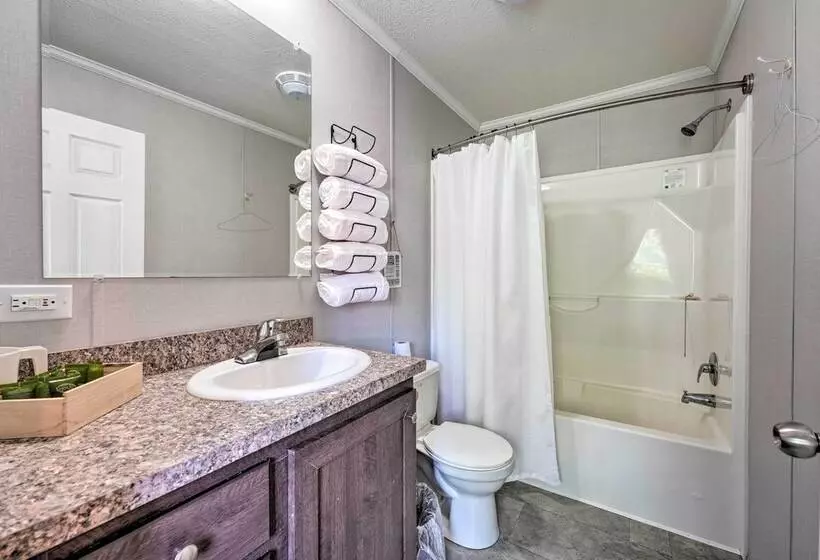 Cassopolis Cabin W/ On Site Fishing Pier!