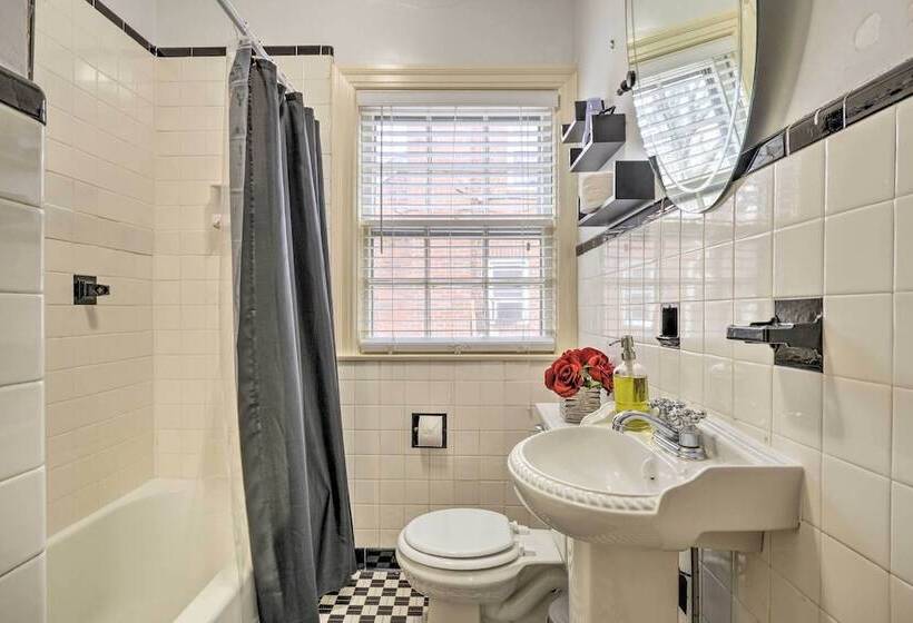 Chic & Cozy Greensboro Home, 2 Mi To Dtwn!