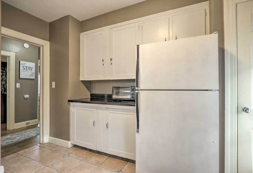 Chic & Cozy Greensboro Home, 2 Mi To Dtwn!