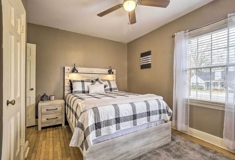 Chic & Cozy Greensboro Home, 2 Mi To Dtwn!