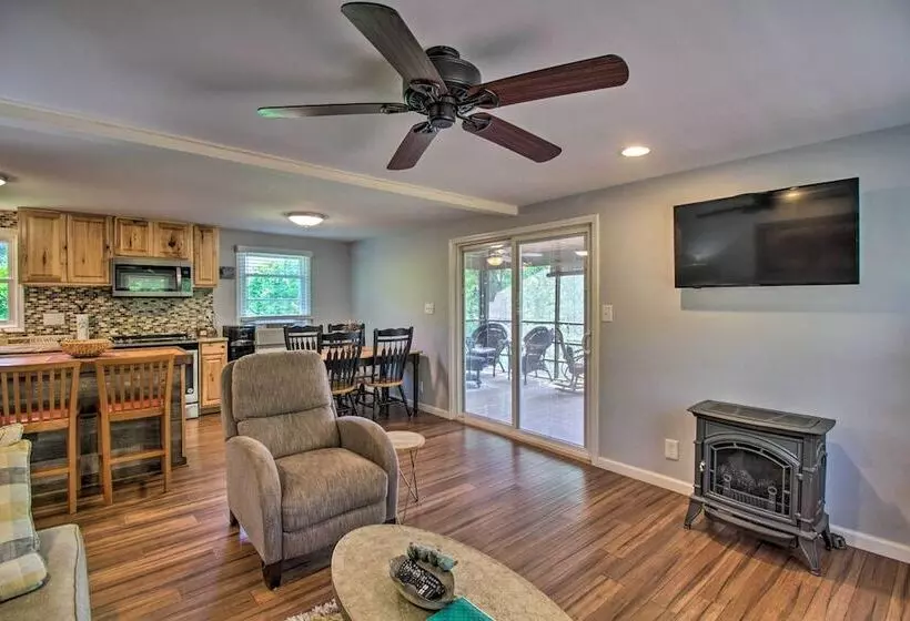 Cozy Cabin W/ Patio On Craig Creek: Pets Ok!