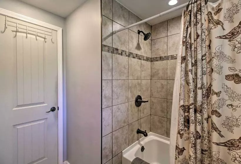 Cozy Cabin W/ Patio On Craig Creek: Pets Ok!