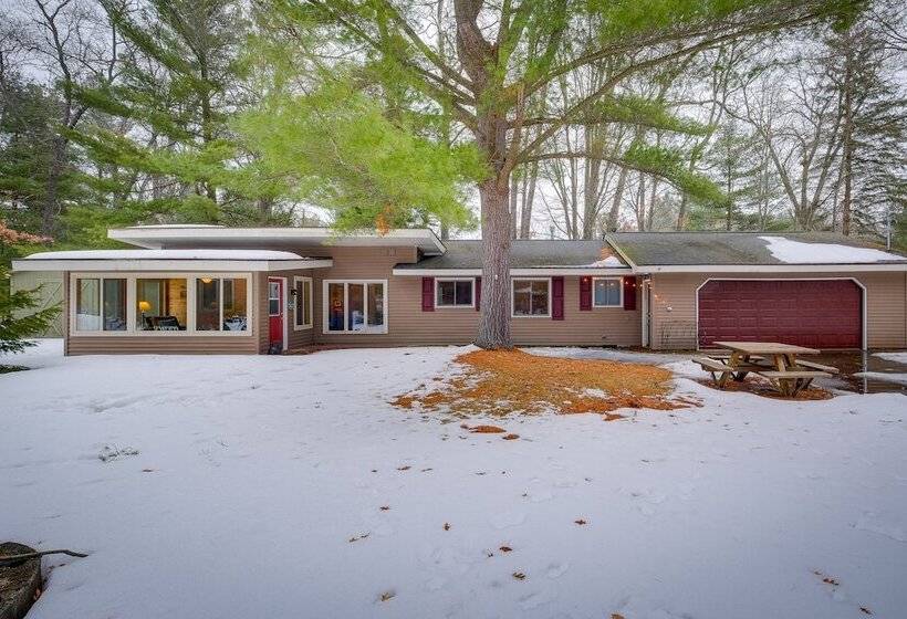 Cozy Cottage W/ Sunroom   Walk To Higgins Lake!