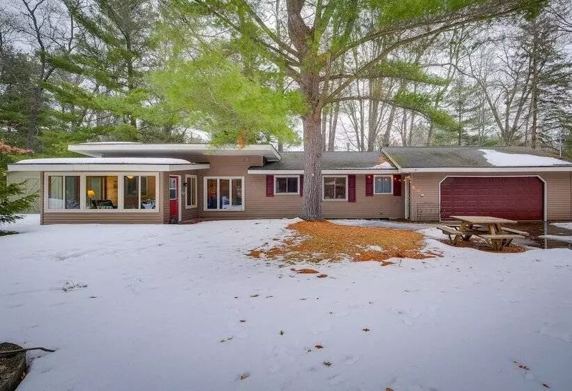 Cozy Cottage W/ Sunroom   Walk To Higgins Lake!