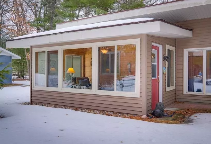 Cozy Cottage W/ Sunroom   Walk To Higgins Lake!