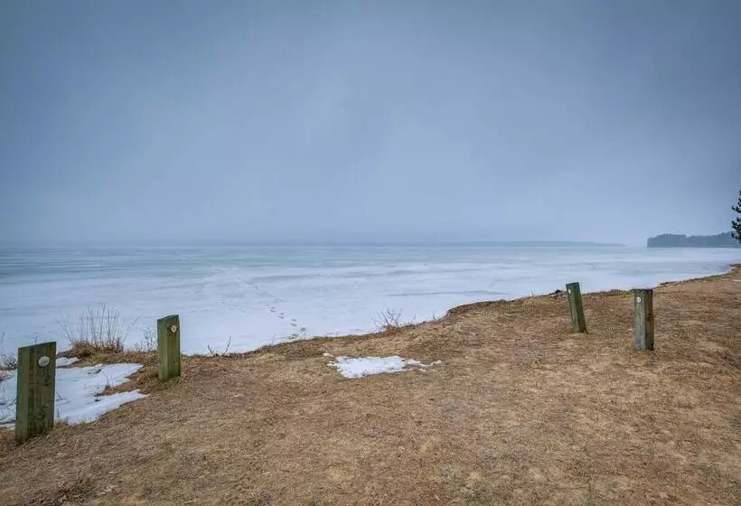 Cozy Cottage W/ Sunroom   Walk To Higgins Lake!
