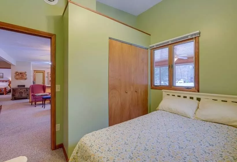 Cozy Cottage W/ Sunroom   Walk To Higgins Lake!