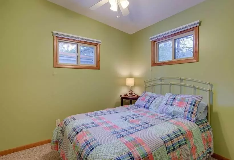 Cozy Cottage W/ Sunroom   Walk To Higgins Lake!