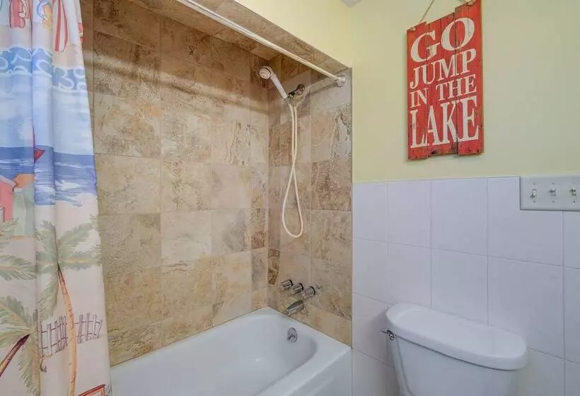 Cozy Cottage W/ Sunroom   Walk To Higgins Lake!