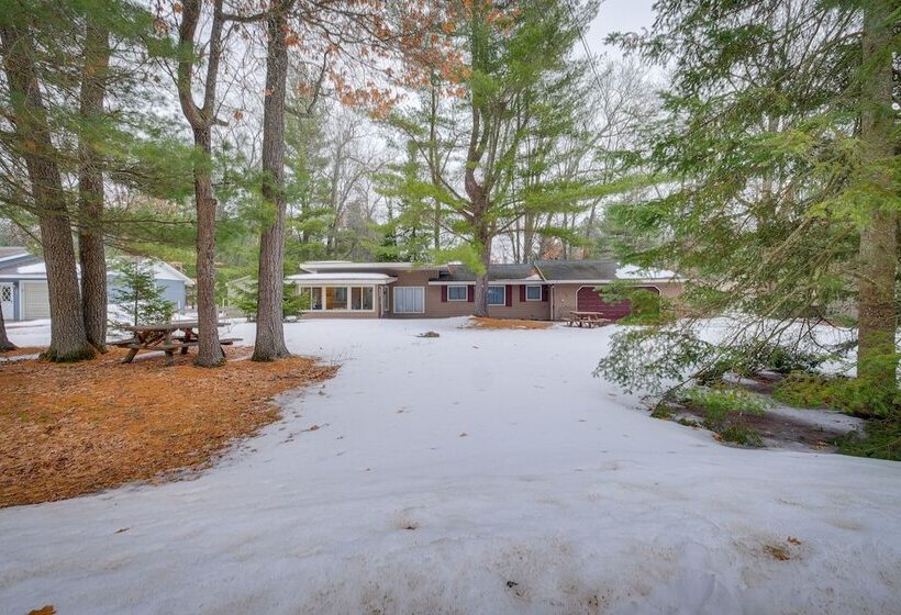Cozy Cottage W/ Sunroom   Walk To Higgins Lake!