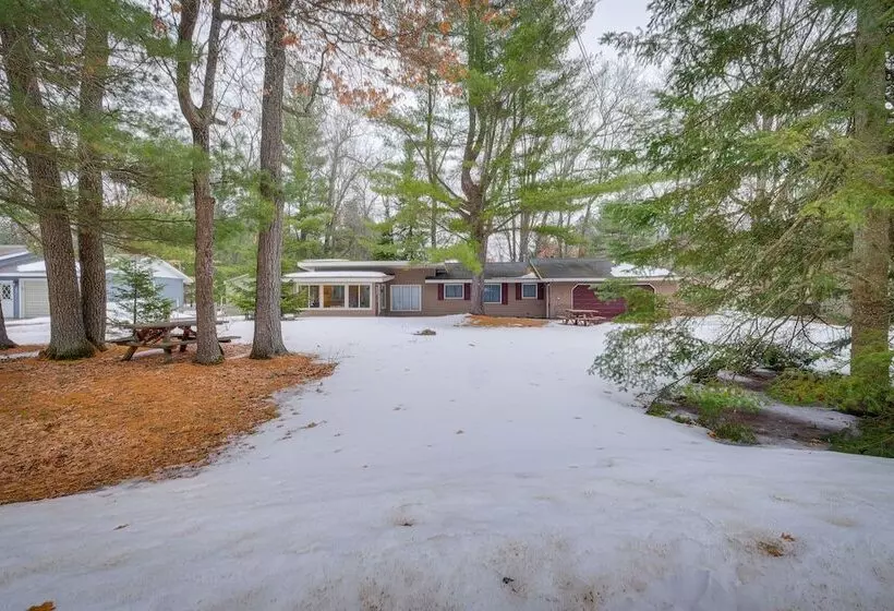 Cozy Cottage W/ Sunroom   Walk To Higgins Lake!
