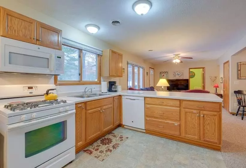 Cozy Cottage W/ Sunroom   Walk To Higgins Lake!