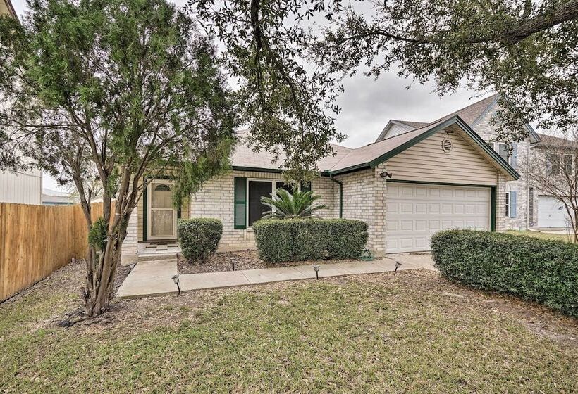 Dog Friendly Texas Retreat W/ Hot Tub, Patio & Bar