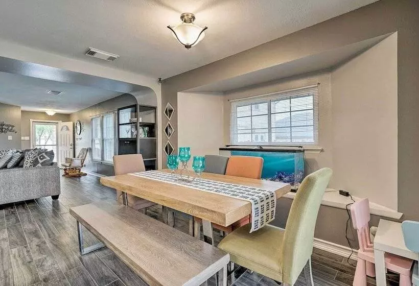 Dog Friendly Texas Retreat W/ Hot Tub, Patio & Bar