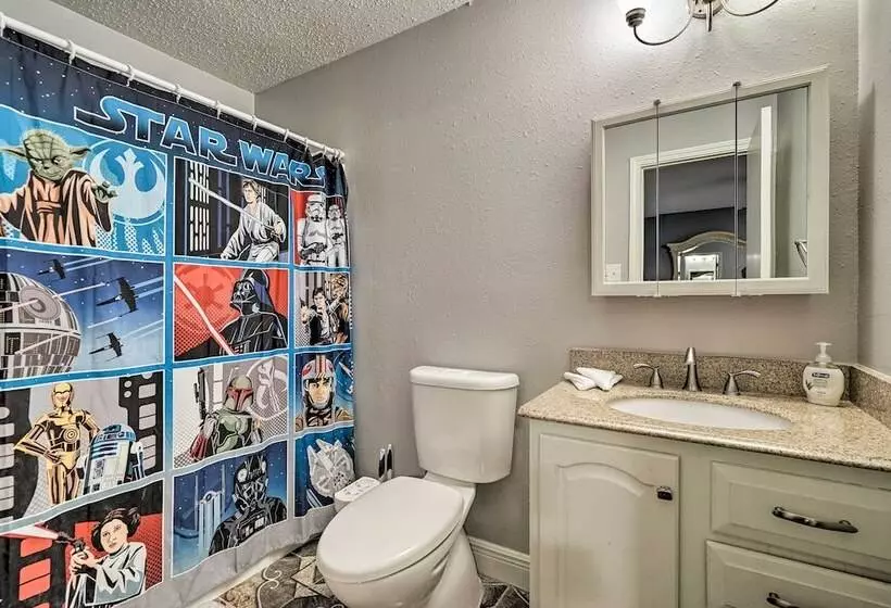 Dog Friendly Texas Retreat W/ Hot Tub, Patio & Bar