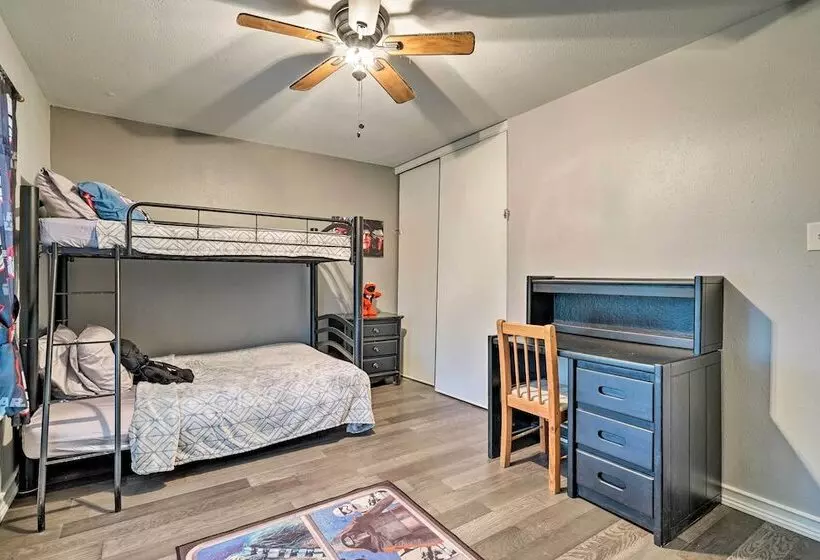 Dog Friendly Texas Retreat W/ Hot Tub, Patio & Bar