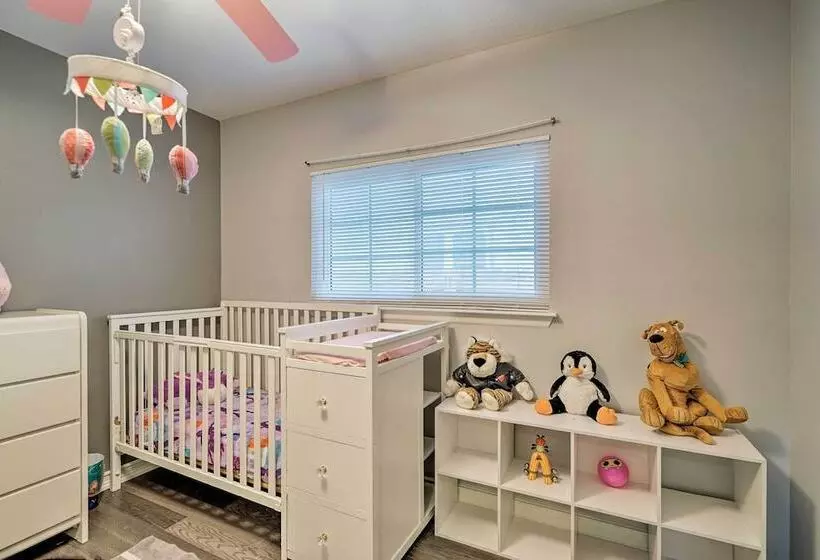 Dog Friendly Texas Retreat W/ Hot Tub, Patio & Bar