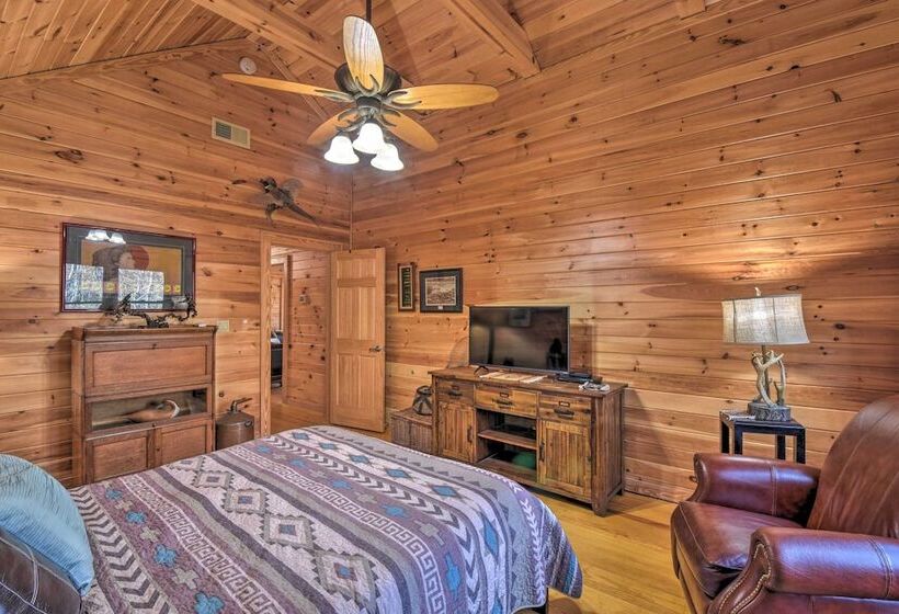 Dream Catcher: Luxe Cabin W/ Large Deck + Mtn View