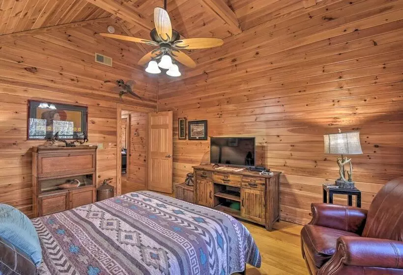 Dream Catcher: Luxe Cabin W/ Large Deck + Mtn View