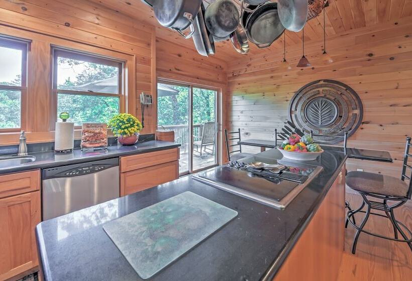 Dream Catcher: Luxe Cabin W/ Large Deck + Mtn View