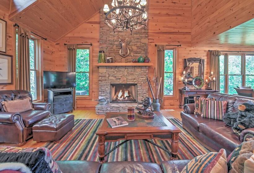 Dream Catcher: Luxe Cabin W/ Large Deck + Mtn View