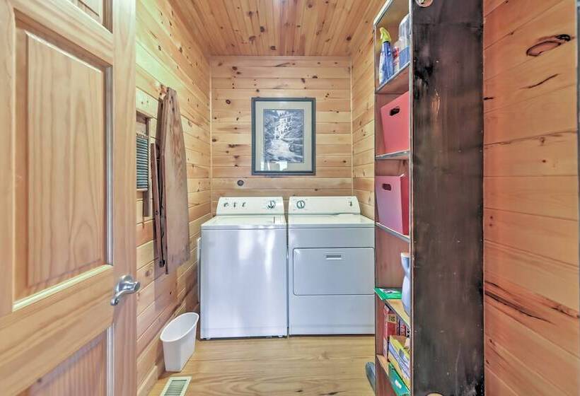 Dream Catcher: Luxe Cabin W/ Large Deck + Mtn View