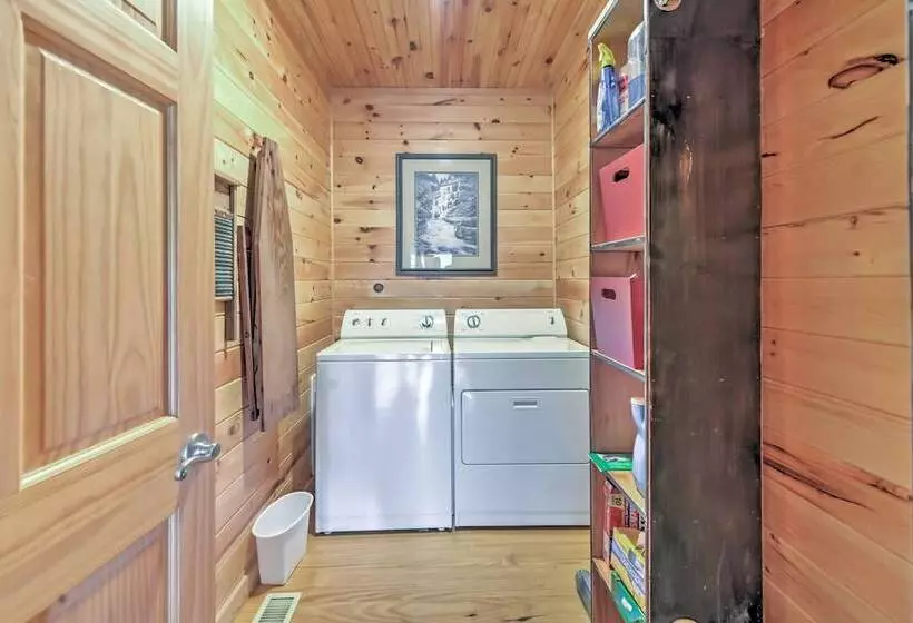 Dream Catcher: Luxe Cabin W/ Large Deck + Mtn View