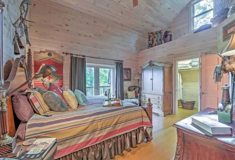 Dream Catcher: Luxe Cabin W/ Large Deck + Mtn View