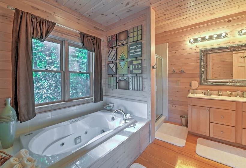 Dream Catcher: Luxe Cabin W/ Large Deck + Mtn View