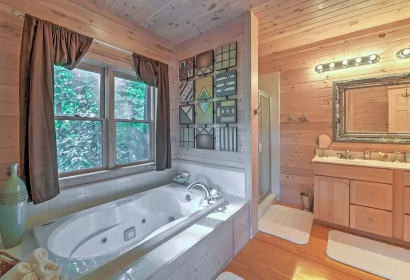 Dream Catcher: Luxe Cabin W/ Large Deck + Mtn View