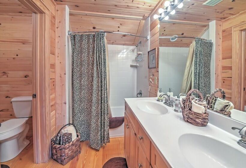 Dream Catcher: Luxe Cabin W/ Large Deck + Mtn View