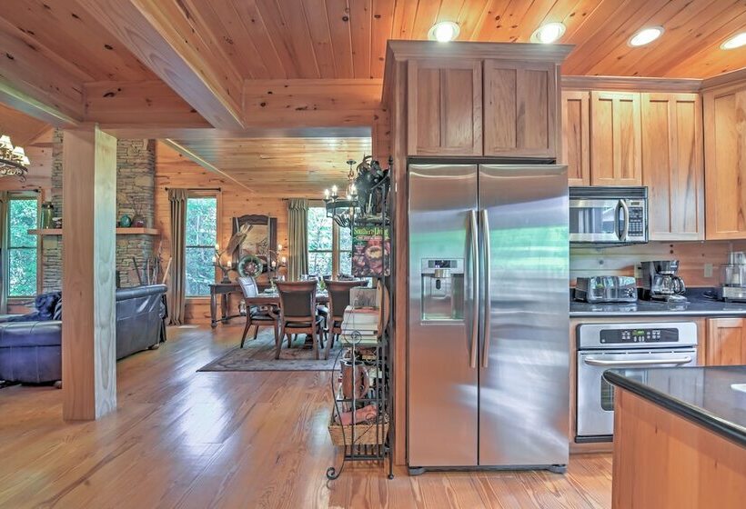 Dream Catcher: Luxe Cabin W/ Large Deck + Mtn View